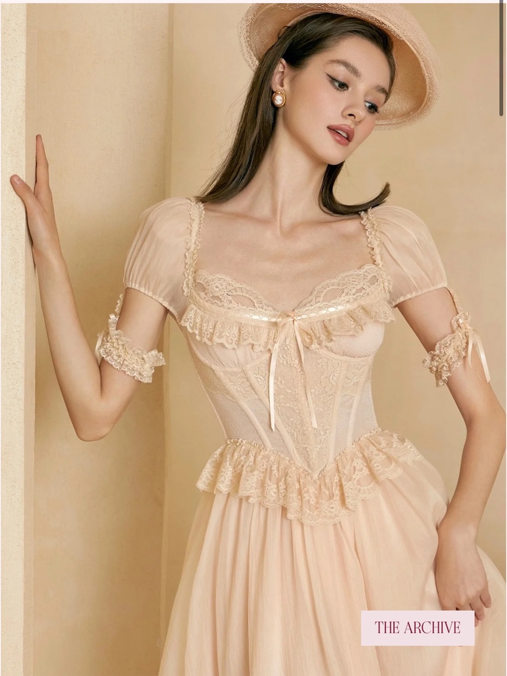 Lacemade dress - Picture 2 of 16